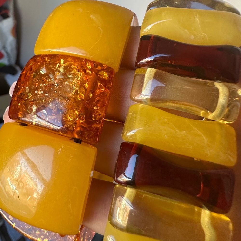 Beautiful vintage Lucite bracelets! - Picture 7 of 7